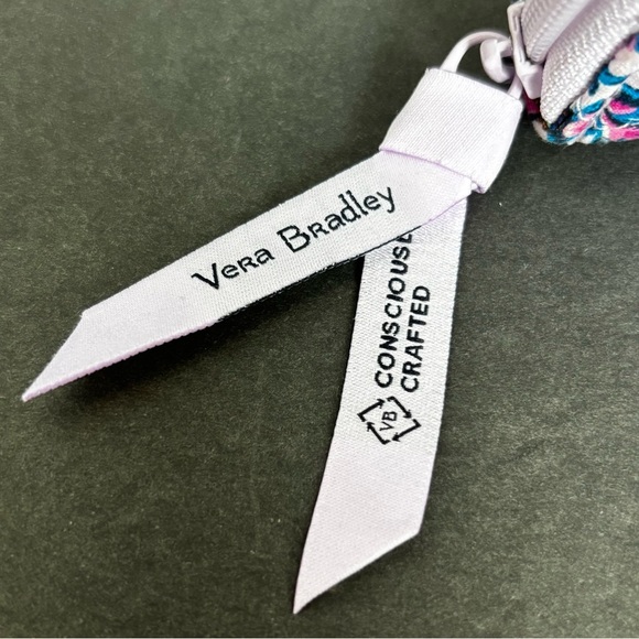 Vera Bradley RFID Deluxe Travel Wallet Magnifique Floral Flowers NWT - Picture 3 of 9